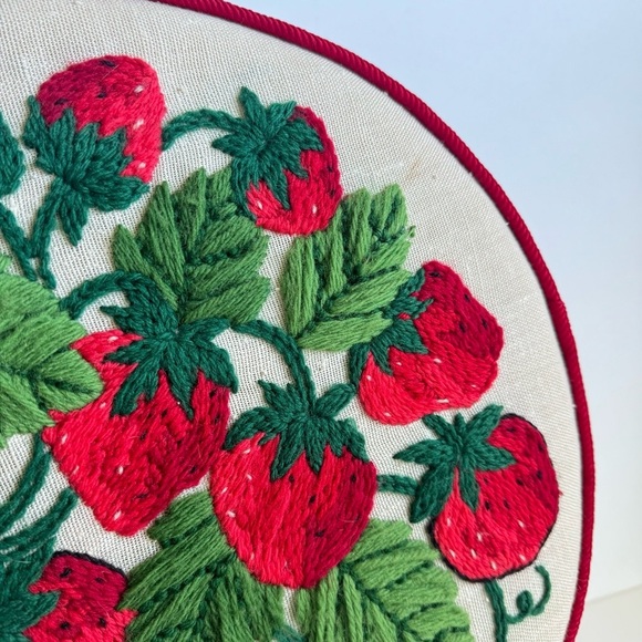 Vintage Embroidered Strawberry Round Throw Pillow Cream Handmade 60s Retro MCM - Picture 4 of 9